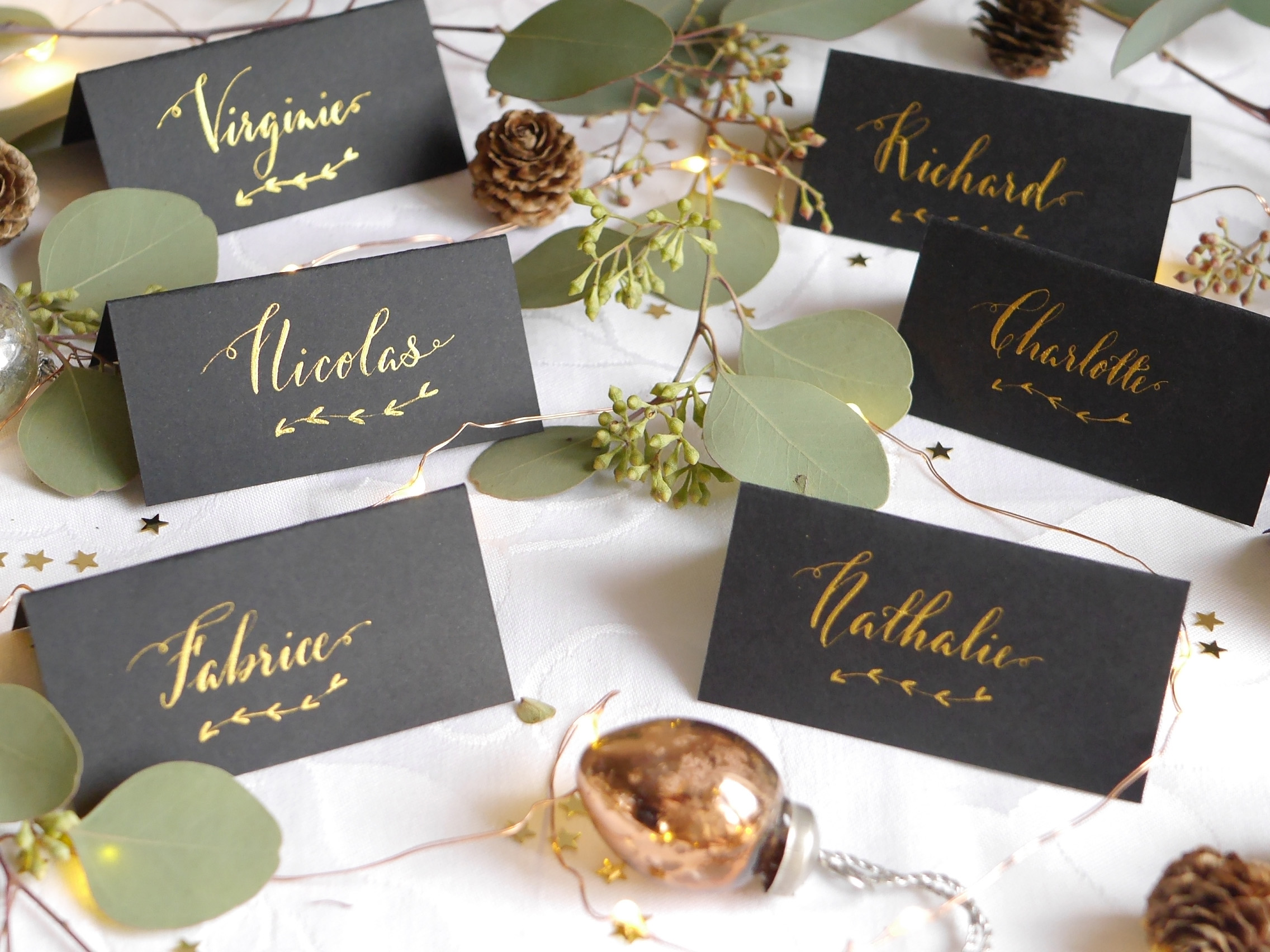 Chevalet De Table Noir Et Or Personnalise Calligraphie Plume